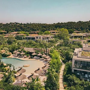 https://le-mas-de-pierre.fr-provencehotel.com